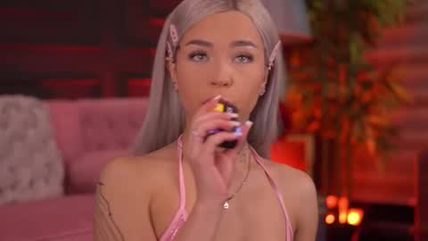 Snapshot of nickybennz chatting on November 6, 2025, 7:04 pm Nicky online show from November 6, 2025, 7:04 pm