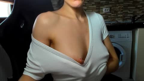 Snapshot of nickyplus chatting on February 11, 2025, 1:30 pm Nicky online show from February 11, 2025, 1:30 pm