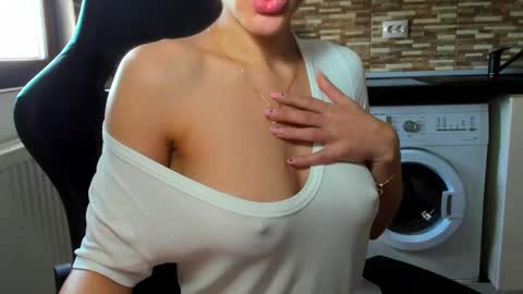 Snapshot of nickyplus chatting on February 23, 2025, 9:44 am Nicky online show from February 23, 2025, 9:44 am