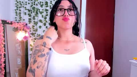 Snapshot of nico_lette_ chatting on September 29, 2025, 12:05 am Nico online show from September 29, 2025, 12:05 am