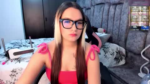 Snapshot of nicol_080 chatting on October 18, 2025, 5:57 pm YuliEM online show from October 18, 2025, 5:57 pm