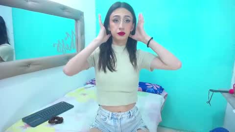 Snapshot of nicol_grey1302 chatting on February 4, 2026, 2:39 am nicol_grey1302 online show from February 4, 2026, 2:39 am