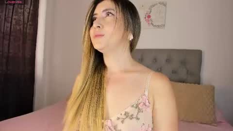 Snapshot of nicol_swift_ chatting on June 10, 2026, 9:46 pm Nicol online show from June 10, 2026, 9:46 pm