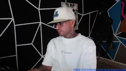 Snapshot of nicolas_torres99 chatting on October 19, 2025, 12:44 am nicolas online show from October 19, 2025, 12:44 am