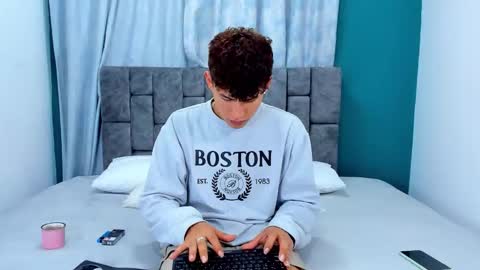 nicolastorres__ online show from December 2, 2025, 7:25 am