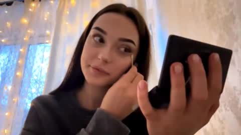 Snapshot of nicolbenoit chatting on March 8, 2026, 1:48 pm Nelly online show from March 8, 2026, 1:48 pm