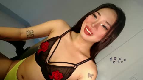 nicole_buntog online show from December 1, 2024, 5:13 pm