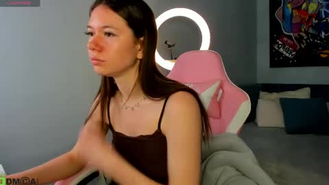 Snapshot of nicole_charm chatting on June 9, 2026, 9:37 pm GMT7TueWedThSu 0300am-0900am. Sa 1000am-0400pm online show from June 9, 2026, 9:37 pm