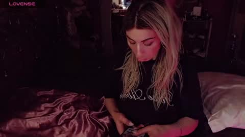 Nicole online show from May 15, 2026, 7:48 am