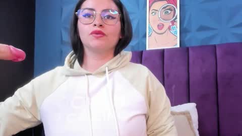 Nicole online show from May 15, 2026, 11:45 pm