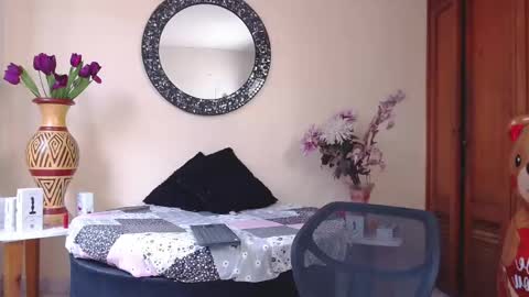 Nicole Santana online show from February 24, 2026, 8:18 pm