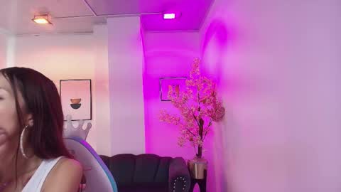 Nicolle online show from February 7, 2026, 11:47 am