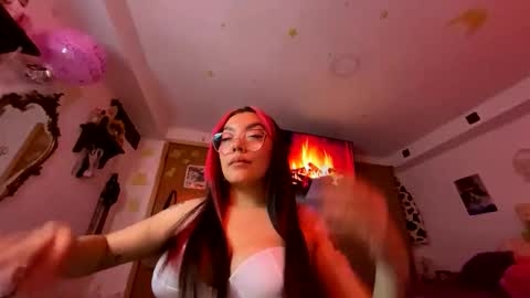 Nicole online show from April 10, 2026, 4:39 am