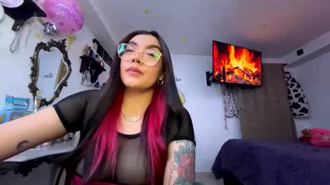 Nicole online show from April 17, 2026, 5:43 am