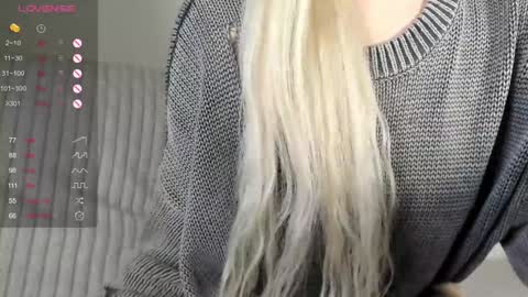 Snapshot of nicole_yo chatting on December 3, 2024, 2:25 am Mary online show from December 3, 2024, 2:25 am