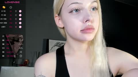 Snapshot of nicole_yo chatting on December 8, 2024, 4:57 am Mary online show from December 8, 2024, 4:57 am