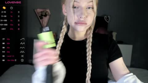 Snapshot of nicole_yo chatting on December 15, 2024, 2:52 am Mary online show from December 15, 2024, 2:52 am