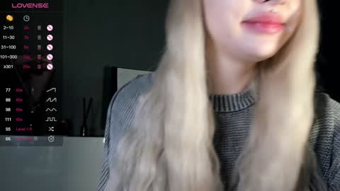 Snapshot of nicole_yo chatting on December 15, 2024, 11:42 pm Mary online show from December 15, 2024, 11:42 pm