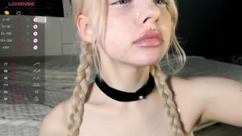 Snapshot of nicole_yo chatting on December 27, 2024, 6:35 am Mary online show from December 27, 2024, 6:35 am