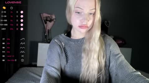 Snapshot of nicole_yo chatting on January 3, 2025, 4:44 am Mary online show from January 3, 2025, 4:44 am