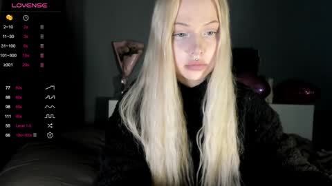 Snapshot of nicole_yo chatting on January 19, 2025, 8:19 pm Mary online show from January 19, 2025, 8:19 pm