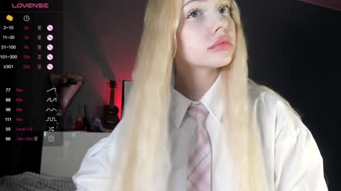 Snapshot of nicole_yo chatting on January 29, 2025, 11:56 pm Mary online show from January 29, 2025, 11:56 pm