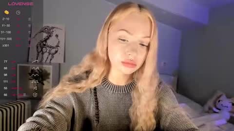 Snapshot of nicole_yo chatting on February 12, 2025, 11:30 pm Mary online show from February 12, 2025, 11:30 pm