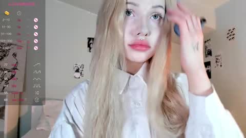 Snapshot of nicole_yo chatting on February 20, 2025, 12:52 am Mary online show from February 20, 2025, 12:52 am