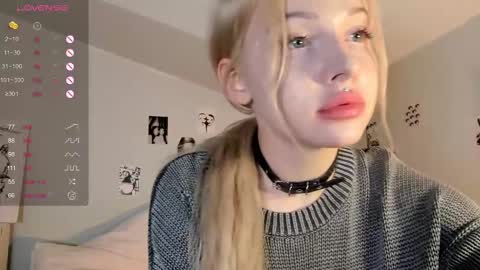 Snapshot of nicole_yo chatting on February 25, 2025, 8:19 pm Mary online show from February 25, 2025, 8:19 pm