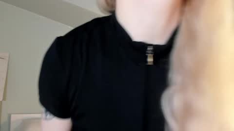 Snapshot of nicole_yo chatting on February 28, 2025, 1:37 am Mary online show from February 28, 2025, 1:37 am