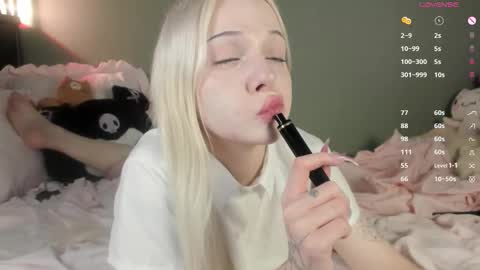 Snapshot of nicole_yo chatting on September 23, 2025, 12:02 am Mary online show from September 23, 2025, 12:02 am