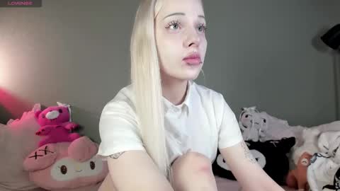 Snapshot of nicole_yo chatting on October 16, 2025, 10:11 pm Mary online show from October 16, 2025, 10:11 pm