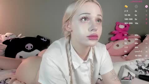 Snapshot of nicole_yo chatting on October 24, 2025, 9:22 pm Mary online show from October 24, 2025, 9:22 pm