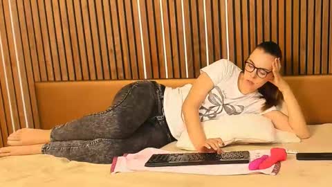 Snapshot of nicoleakg chatting on September 19, 2025, 7:21 am Nicole AKG online show from September 19, 2025, 7:21 am