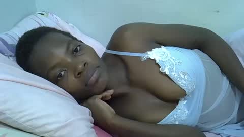 nicoleberry254 online show from February 4, 2025, 8:24 am