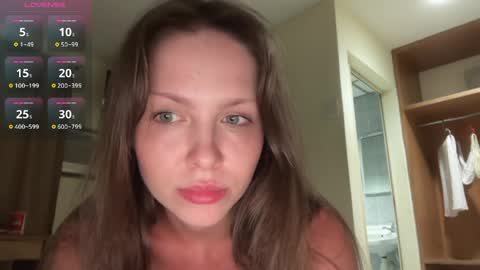 nicoledollyxx online show from March 31, 2026, 11:32 am