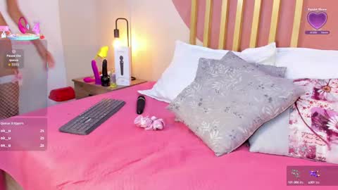 Snapshot of nicolee_angels chatting on October 1, 2025, 8:04 pm N i c o l e online show from October 1, 2025, 8:04 pm