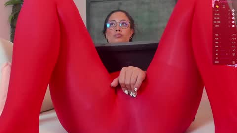 Snapshot of nicoleflorens chatting on January 19, 2025, 1:12 pm Nicol Flores GMT-5 1530-2200 online show from January 19, 2025, 1:12 pm