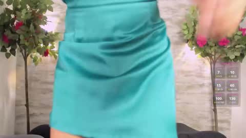 nicolemadrird online show from March 18, 2026, 11:57 am