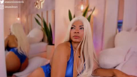 Snapshot of nicolemorelli2 chatting on November 10, 2025, 12:04 pm Andrea give it a thumbs up please its important online show from November 10, 2025, 12:04 pm