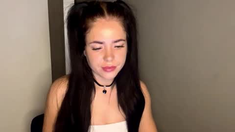 Nicole online show from March 25, 2026, 6:25 pm