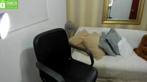 Snapshot of nicolettcolin chatting on September 30, 2025, 6:24 pm Nicolettcolin online show from September 30, 2025, 6:24 pm