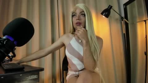 Snapshot of nicolette_tay chatting on February 5, 2025, 7:39 am Nicol online show from February 5, 2025, 7:39 am