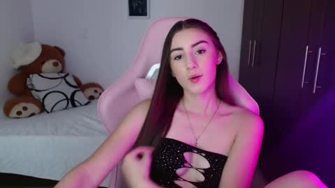 nicoll_28 online show from October 26, 2025, 8:26 pm