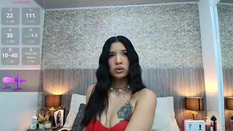 Nicolle Alvarez online show from April 1, 2026, 1:41 pm
