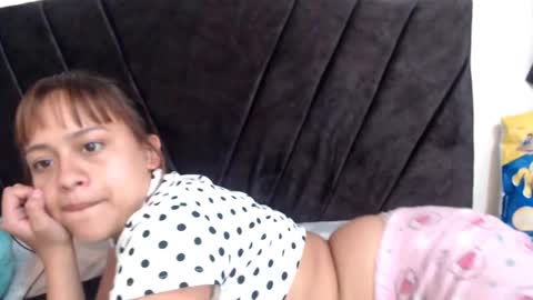 Snapshot of nicolle_braun chatting on December 12, 2024, 4:43 pm Nicolle online show from December 12, 2024, 4:43 pm