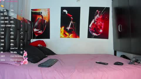 nicolle_hanks1 online show from April 21, 2026, 2:51 am