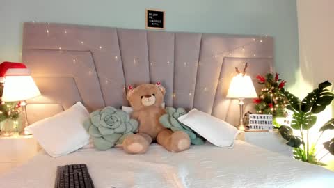 Nicolle Mays online show from December 27, 2024, 1:18 pm