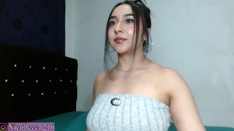 Snapshot of nicolle_sabinas chatting on October 3, 2025, 5:32 pm Nicolle online show from October 3, 2025, 5:32 pm