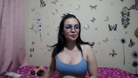 Snapshot of nicolle_sky chatting on July 21, 2026, 8:27 am nicolle_sky online show from July 21, 2026, 8:27 am